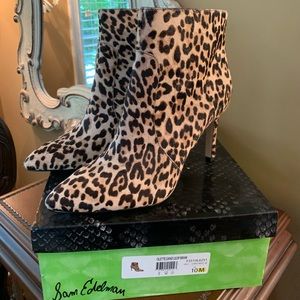 New never worn Sam Edelman leopard faux fur heel booties. Size 10